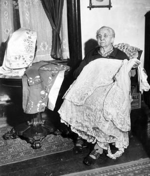 Mrs. Addie Saylor showing her ancestors' wedding clothes, at Barnsley Gardens, near Adairsville, Bartow County, Georgia, January 1942.