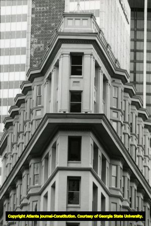 Flatiron Building in juxtaposition with modern skyscrapers in background, 1989