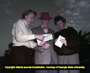 Mickey Wright and Betsy Rawls opening their tournament winnings, 1958