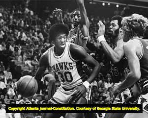 Hawks' Wayne "Tree" Rollins posting up Artis Gilmore, 1978