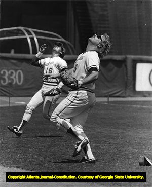 Bob Horner and Rafael Ramirez position themselves underneath a pop up, 1982