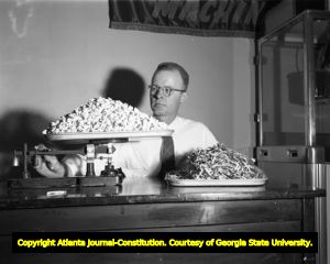 Professor experiments with popcorn to replace paper for shipping goods, 1951
