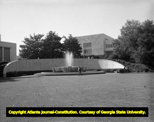 Georgia State students walk around the fountain in Hurt Park, 1964