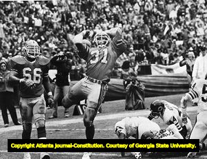 William Andrews of the Atlanta Falcons' scores a touchdown against the Chicago Bears, 1980