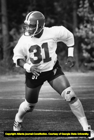 William Andrews trains with an injured knee during an Atlanta Falcons' practice, 1987