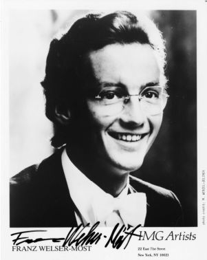Autographed publicity photograph of conductor Franz Welser-Möst, circa 1990s