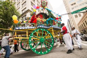 Participants make sure the cart makes the turn around the corner on their festival route