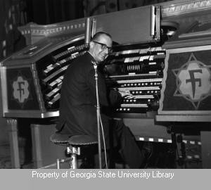 Bob Van Camp playing the organ at the Fox Theatre