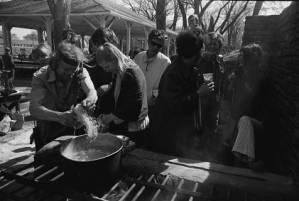 People eating at a free concert sponsored by the "Great Speckled Bird" at Piedmont Park, Atlanta, Georgia, September 21, 1969.