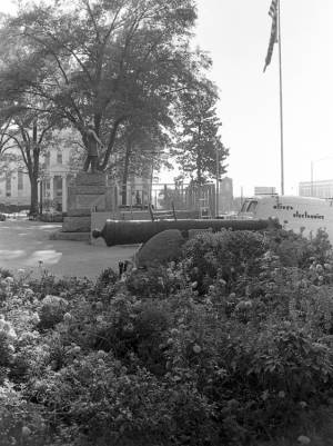 Preparations for an anti-war rally in front of the Georgia State Capitol Building, 1968