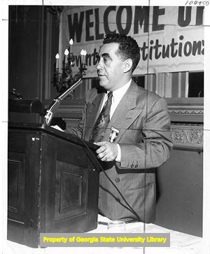 Morris Pizer speaking at constitutional convention