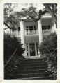 Building with large columns