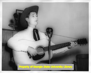 "Texas" Bill Strength playing at a Steelworkers' conference, Alcoa, Tennessee, October 6, 1951.