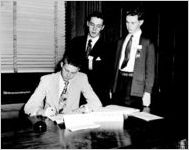Youth group visit to Georgia State Capitol (Y.M.C.A.?), 1950