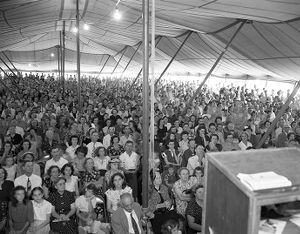 Crowds gathered under the Jessup Brothers Revival tent service, 1950