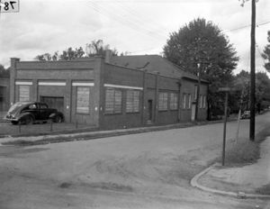 Exterior of a building located on East Howard Avenue, 1944