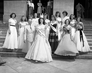 Miss Atlanta Dairies posing with women representing various Atlanta dairy companies for Atlanta Dairy Parade, 1949