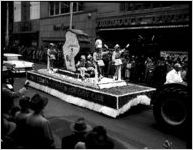 Georgia governor's parade, 1955 (Poultry capital float)