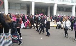 Crowd of protesters walking down the street, Women's March on Washington, 2017-01-21