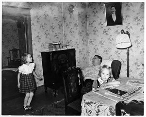 Joe Gladski at home with his daughters, circa 1920s