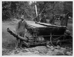 Mine Safety Appliances Company rock-dusting machine at the Bureau of Mines Experimental Mine, 1926-10-08