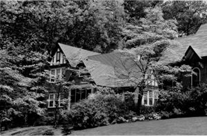 A Druid Hills home surrounded by Dogwoods, April 27, 1960