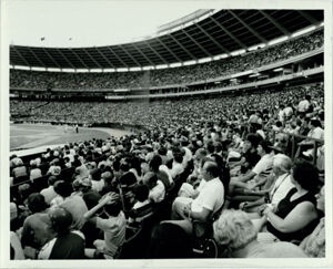 Fans Look on to hoping to see Pete Rose go after Willie Keeler's Record, August 2, 1978