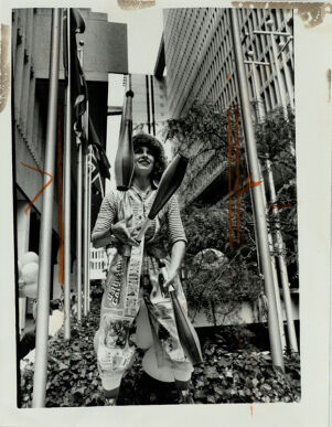 Juggler, La La, performs outside of the Peachtree Center, August 20, 1981