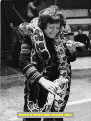Regine with python snakes