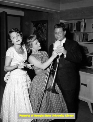 Those Whiting Girls, Season 1, Episode 10