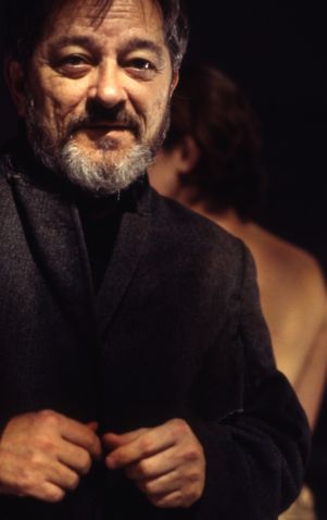 Del Hamilton in 7 Stages Theatre's production of "Disremember Me," press photograph, Atlanta, Georgia, October 18, 1999.
