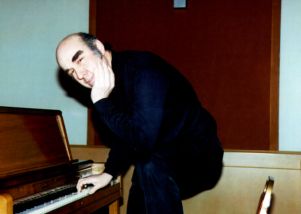 George Fischoff performing his piece "Shepherd," the musical story of King David from the Bible, at 7 Stages Theatre, Atlanta, Georgia, December 8 - 12, 1999.