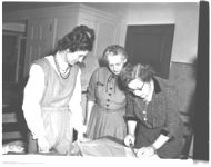 University of Georgia - Miss Jo Ridley, clothing specialist, Sewing Short Course