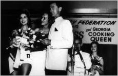 Johnny Carson crowns Georgia Cooking Queen