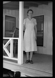 [Untitled photo, possibly related to: Wife and children of tenant farmer who has been resettled, Irwin County, Georgia]