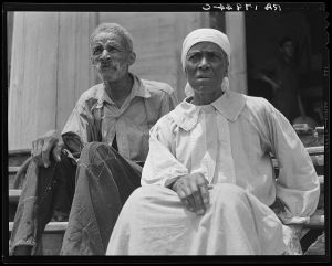 Ex-slave and wife who live in a decaying plantation house. Greene County, Georgia