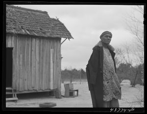 [Untitled photo, related to: Negro woman who has not yet found a place to move out of the Hinesville Army camp area. Near Hinesville, Georgia]