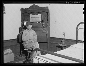 [Untitled photo, possibly related to: Mr. Robert Hathaway, a farmer living in the Camp Stewart area, plans to move to Hazlehurst Farms Inc. in Hazlehurst, Georgia. Near Hinesville, Georgia]
