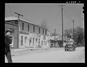 [Untitled photo, possibly related to: Main street in Hinesville, Georgia]