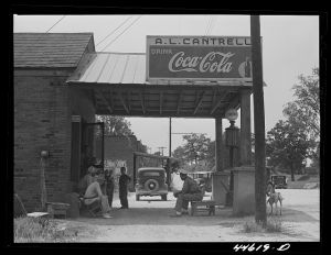 Penfield, Greene County, Georgia. Garage and general store