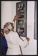 [Rosa Parks viewing an exhibition of civil rights photographs at the Martin Luther King Center, Atlanta, Georgia] [graphic].