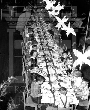 CEA Kindergarten eating at a long table
