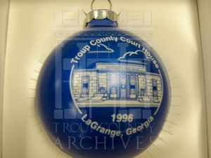 Christmas Ornament, 1939 Courthouse