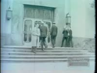 KASPER AND WIFE ENTER AND LEAVE TENNESSEE COURTHOUSE (1957)