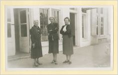 Photograph of Estelle Rimes, Josephine Banch, and Eunice Olmstead, Ludowici, Georgia